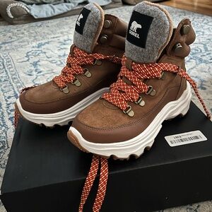 Brand new Sorel Kinetic Breakfthru Conquest Sneaker Boot